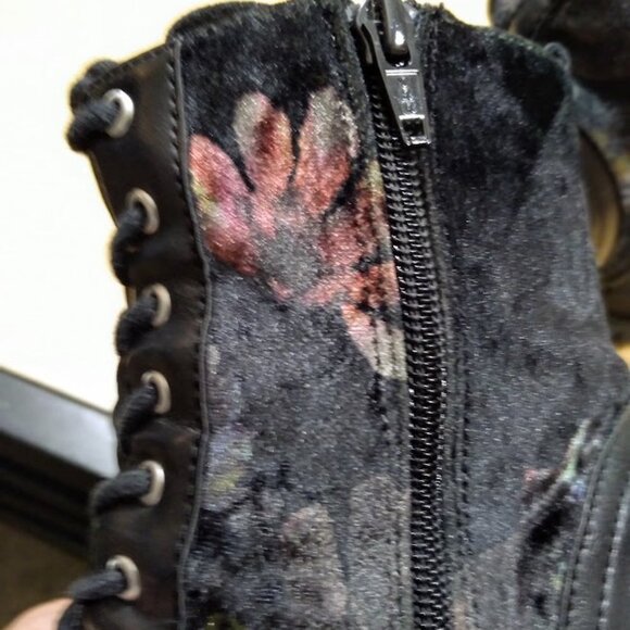 AMANDA WMS 7.5 Black Floral Zip Up Ankle Boots - Picture 5 of 17